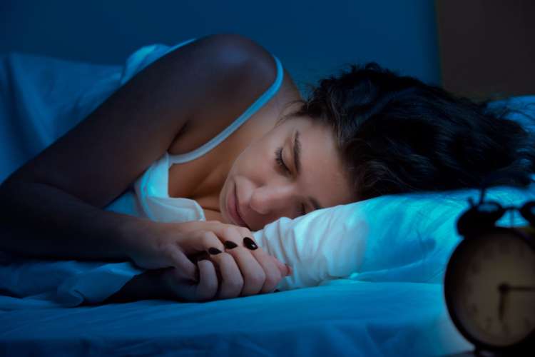 13 huiles essentielles pour les troubles du sommeil: insomnie, apnée, ronflement, paralysie