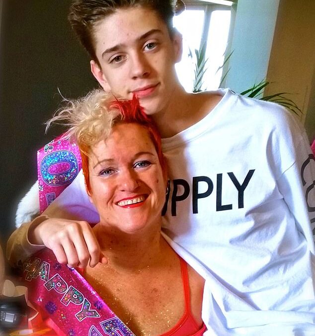 Le fils adolescent d&rsquo;Alison Lapper est décédé après avoir pris de l&rsquo;héroïne, selon l&rsquo;enquête