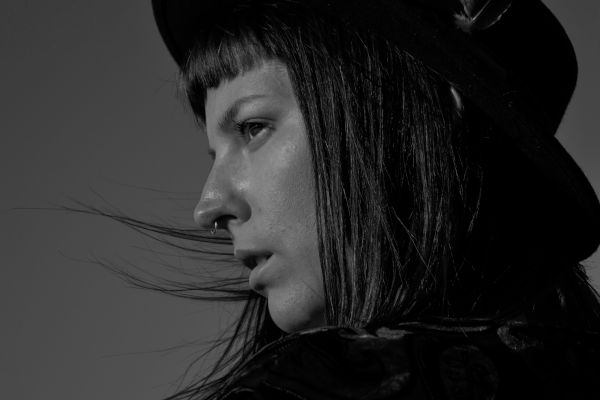 Présentation de l&rsquo;auteure-compositrice-interprète Ashleigh Bo– Comment guérir