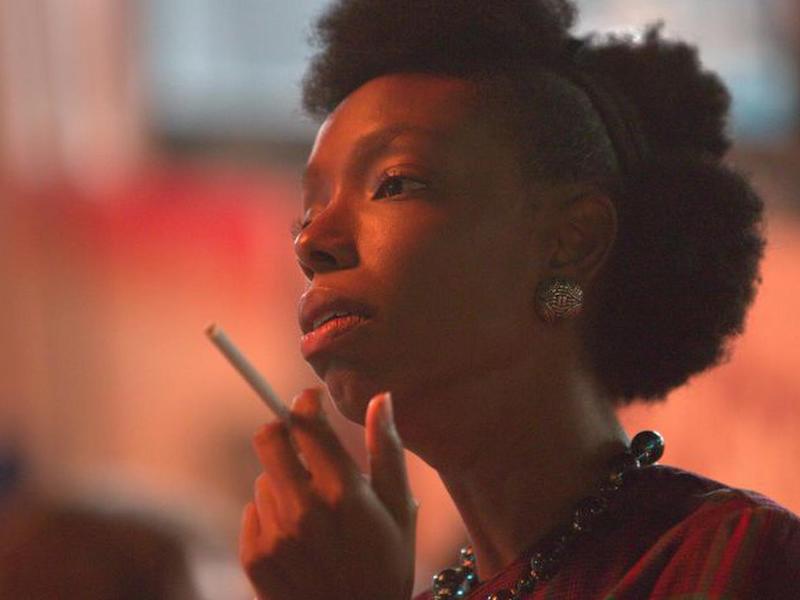 «  Mauvais cheveux  », femmes noires et blanc standard dans la sphère de l&rsquo;entreprise– Comment guérir