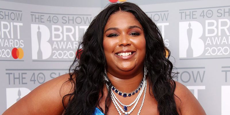 Lizzo parle honnêtement de son ventre dans une nouvelle vidéo stimulante