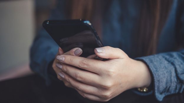 Comment les textos aggravent le stress– Comment guérir